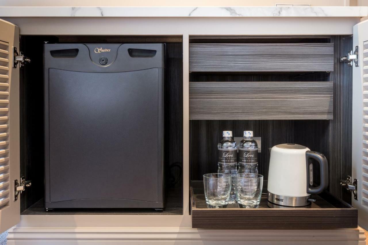 Park Lees Hotel Kaohsiung Dış mekan fotoğraf A mini-bar in a hotel room