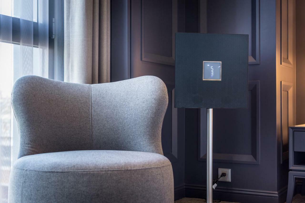 Park Lees Hotel Kaohsiung Dış mekan fotoğraf The Smart Mirror