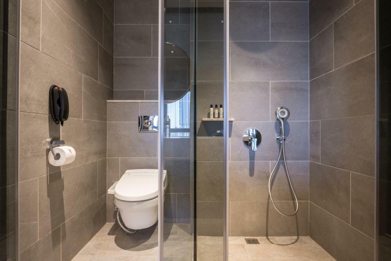 Park Lees Hotel Kaohsiung Dış mekan fotoğraf A wet room in a hotel